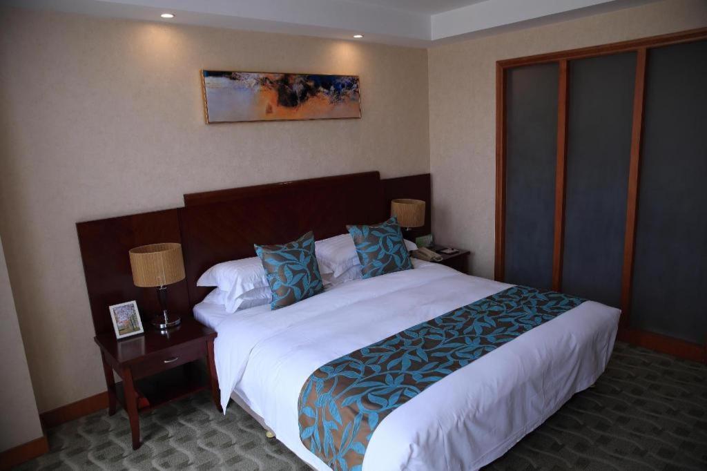 Qingdao Royal Garden Hotel Buitenkant foto