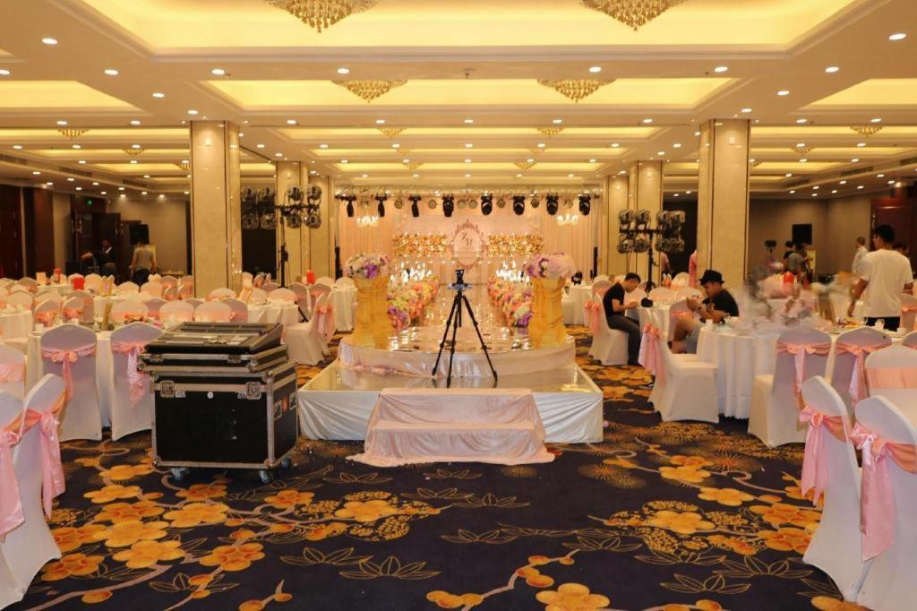 Qingdao Royal Garden Hotel Buitenkant foto