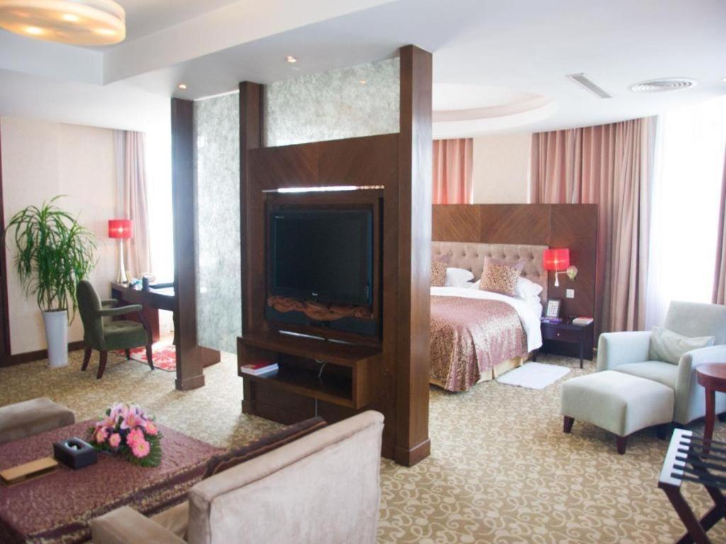 Qingdao Royal Garden Hotel Buitenkant foto