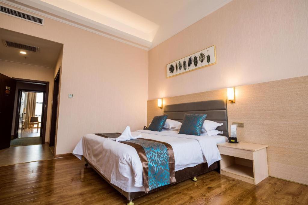 Qingdao Royal Garden Hotel Buitenkant foto
